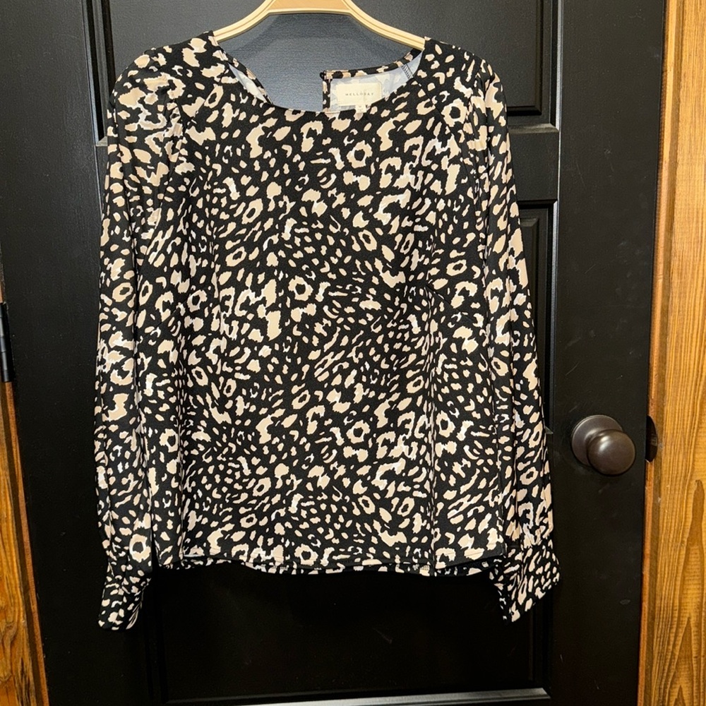 Leopard print blouse with cuffed sleeves